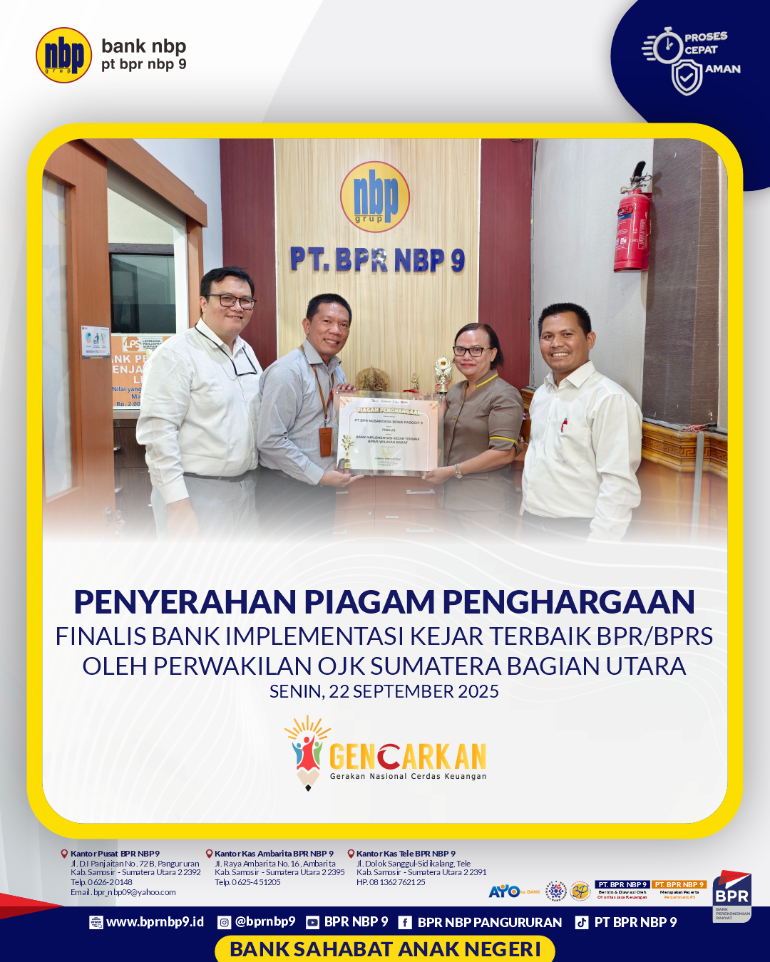 Menerima Piagam Penghargaan Menerima Piagam Penghargaan